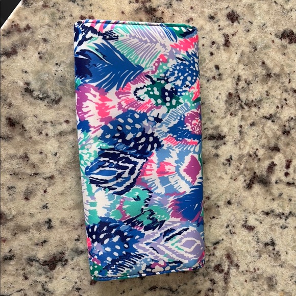 Lilly Pulitzer Blue and Pink Clutch Vibrant Tropical Design - Picture 5 of 5